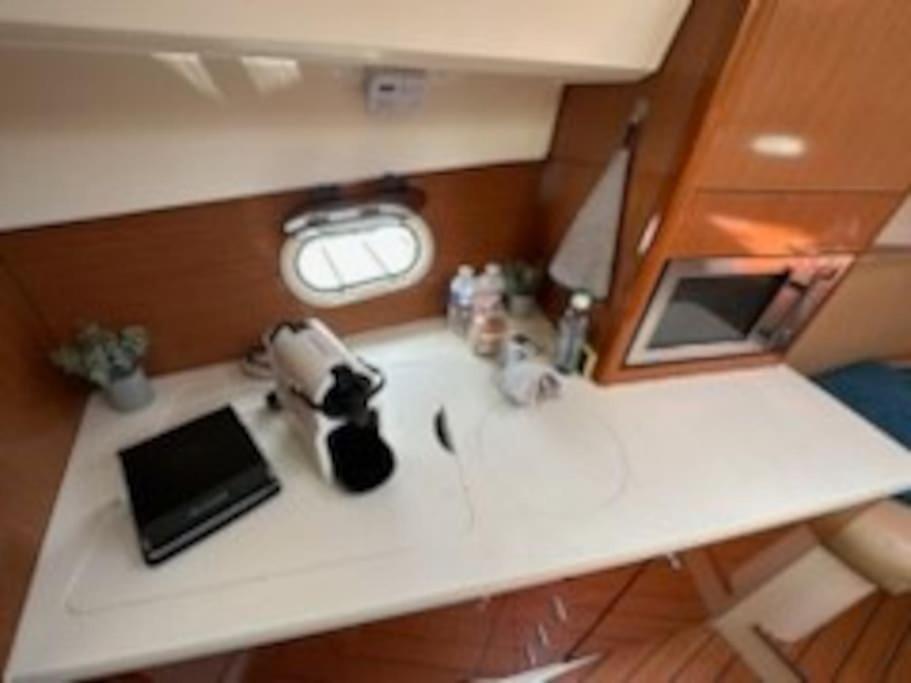 Hotel Nuit, A Quai à La Rochelle  Extérieur photo